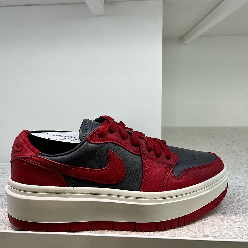 AIR JORDAN NIKE never worn!